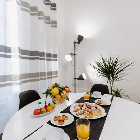 Les Amis Apartment